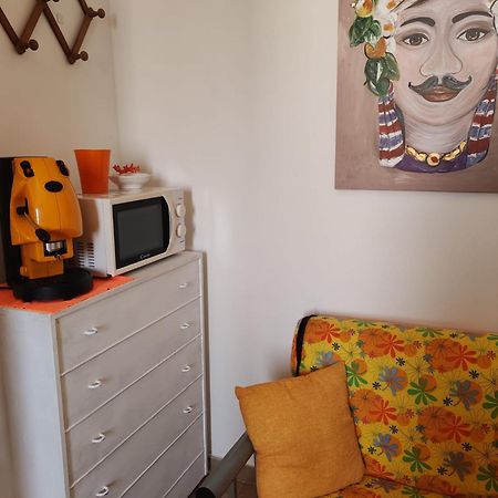 La Vecchia Badessa A Due Passi Dal Mare Apartment Macari Luaran gambar